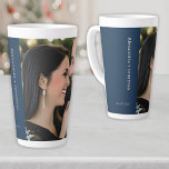 Gepersonaliseerde Paar's Eerste Kerstmis Mok<br><div class="desc">Vier uw eerste kerst als een paar met de eerste kerst Mok van dit gepersonaliseerde paar. Deze feestelijke mok is voorzien van een prachtig ontwerp met uw namen in een strak schreefloos lettertype op een charmante blauwe banner, vergezeld van uw speciale datum. De andere kant biedt ruimte voor een gekoesterde...</div>