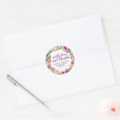 Gepersonaliseerde Paarse Bloemen Verlovingsfeest Ronde Sticker (Envelop)