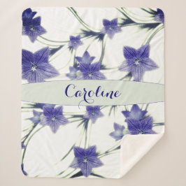 Gepersonaliseerde Paarse Bloemenwijnstok Botanical Sherpa Deken