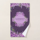 Gepersonaliseerde Paarse en aubergine bloemenhandd Bad Handdoek (Handdoek)