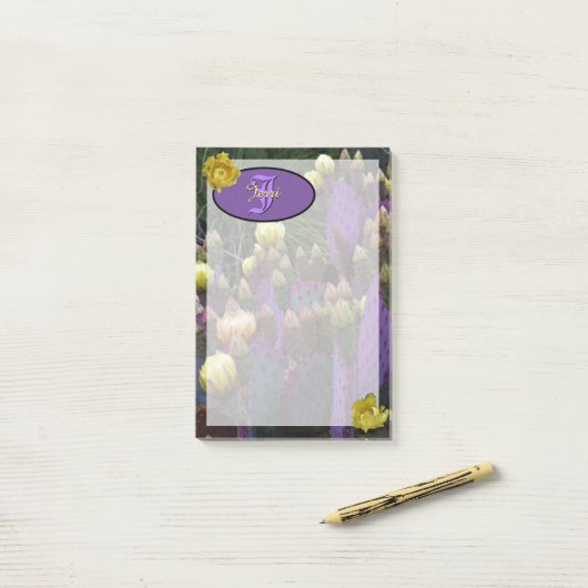 Gepersonaliseerde Paarse monogram Cactus Yellow Fl Post-it® Notes (Op bureau)