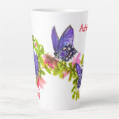 Gepersonaliseerde Paarse Waterverf Vlinder & Bloem Latte Mok (Voorkant)