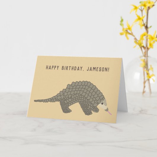 Gepersonaliseerde Pangolin Verjaardag Kaart (Gele Bloem)