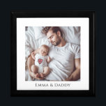Gepersonaliseerde papa en Baby Foto Houten Keepsak Cadeaudoosje<br><div class="desc">Een liefje gepersonaliseerd fotohout met een gelakte keepaarddoos. Vervang deze foto door je eigen favoriete foto van welke aard dan ook.</div>