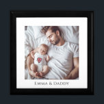 Gepersonaliseerde papa en Baby Foto Houten Keepsak Cadeaudoosje<br><div class="desc">Een liefje gepersonaliseerd fotohout met een gelakte keepaarddoos. Vervang deze foto door je eigen favoriete foto van welke aard dan ook.</div>