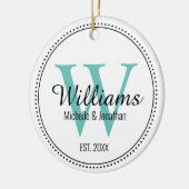 Gepersonaliseerde Pas getrouwd van Monogram Blauwg Keramisch Ornament (Links)