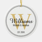 Gepersonaliseerde Pas getrouwd voor monogram Gold Keramisch Ornament (Voorkant)