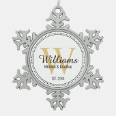 Gepersonaliseerde Pas getrouwd voor monogram Gold Tin Sneeuwvlok Ornament (Voorkant)
