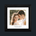 Gepersonaliseerde Passen getrouwd Foto Houten Keep Cadeaudoosje<br><div class="desc">Een gepersonaliseerde trouwfoto-houtkakeldoos. Vervang deze foto door je eigen favoriete trouwfoto.</div>