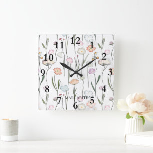 Gepersonaliseerde Pastel Bloemen op Wit Vierkante Klok