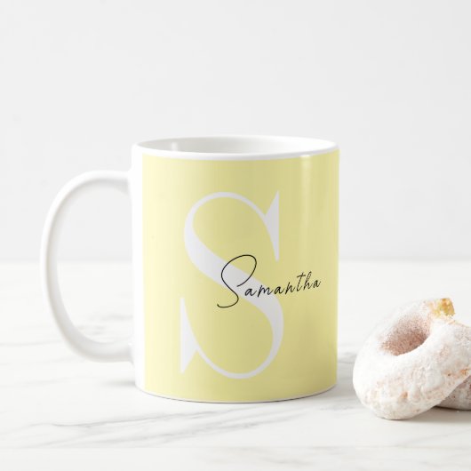 Gepersonaliseerde Pastel Geel Monogram Classic Mok (Met donut)