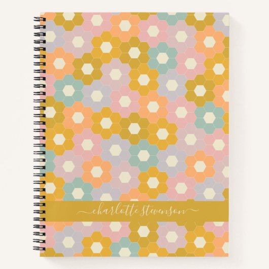 Gepersonaliseerde pastel Honingraat Bloemen Patroo Notitieboek (Voorkant)