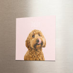 Gepersonaliseerde Pastelroze telefoonhoes met hond Magneet<br><div class="desc">Voeg een persoonlijk tintje toe aan uw koelkast of een magnetisch oppervlak met deze gepersonaliseerde pastelroze magneet. Met een foto van uw geliefde hond en zijn naam combineert deze hoogwaardige magneet functionaliteit met een oprechte vormgeving. De pastelroze achtergrond vormt een prachtige aanvulling op de foto en naam van uw hond,...</div>