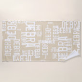 Gepersonaliseerde patroon typografie namen op beig strandlaken (Voorkant)
