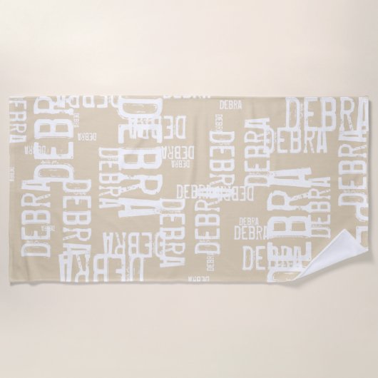 Gepersonaliseerde patroon typografie namen op beig strandlaken (Voorkant)
