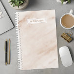 Gepersonaliseerde Peach Marble Planner<br><div class="desc">Verhoog uw organisatie met deze elegante planner met een zacht perzik- en roze marmeren design. De aanpasbare naamoptie voegt een persoonlijke touch toe, waardoor het een uniek en doordacht cadeau is. Perfect voor de moderne vrouw die een vleugje verfijning waardeert, biedt deze planner voldoende ruimte voor dagelijkse taken, afspraken en...</div>