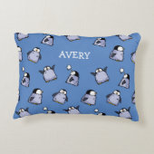Gepersonaliseerde Penguin Chick Patroon Kwekerij K Accent Kussen (Achterkant)