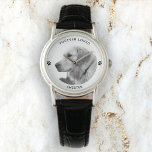 Gepersonaliseerde Pet Photo Custom Caption Dog Paw Horloge<br><div class="desc">Uw aangepaste naam en bijschrift in minimale moderne typografie rondom een favoriete foto van uw geliefde huisdier. Of het nu een kat of hond is,  dit horloge zal een perfecte herinnering zijn voor de komende jaren.</div>