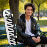 Gepersonaliseerde Piano Keys Muziek Muziekinstrume Persoonlijk Skateboard<br><div class="desc">Schaal je stijl op en voeg een muzikale bloei toe aan je trucs en flips,  met dit coole skateboard met een pianothema. Met een zwart-wit pianokleutelontwerp kan het skateboard worden gepersonaliseerd met een naam. Zeker om een snaar te raken met muziekliefhebbers,  dit is een skateboard om op te merken.</div>