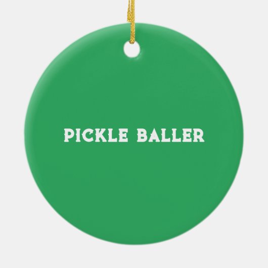Gepersonaliseerde Pickleball Pickle Baller Keramisch Ornament (Achterkant)