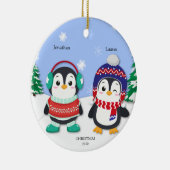 Gepersonaliseerde Pinguïn Jongen en Meisje Sneeuws Keramisch Ornament (Rechts)