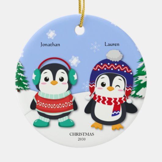 Gepersonaliseerde Pinguïn Jongen en Meisje Sneeuws Keramisch Ornament (Voorkant)