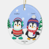Gepersonaliseerde Pinguïn Jongen en Meisje Sneeuws Keramisch Ornament (Links)