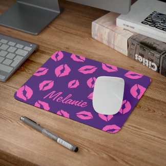 Gepersonaliseerde Pink Kiss Lips op Paarse Mousepa Muismat