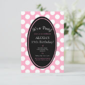 Gepersonaliseerde Pink Polka Dot Party Uitnodiging (Staand voorkant)