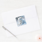 Gepersonaliseerde pluizige witte kitten in sneeuw vierkante sticker (Envelop)
