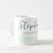 Gepersonaliseerde "Powered by Green Tea" Mok (Voorkant links)