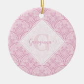 Gepersonaliseerde Preppy in roze Mandala Art Deco Keramisch Ornament (Voorkant)