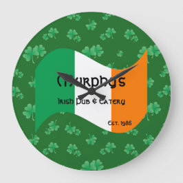 Gepersonaliseerde Pub & Eatery Irish Flag Shamrock Grote Klok