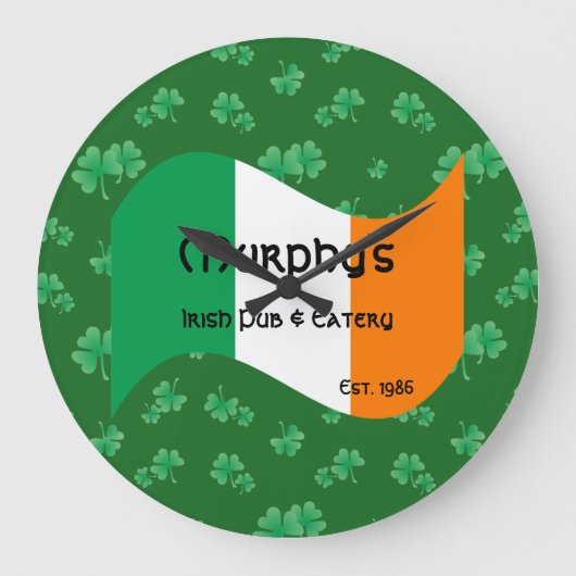 Gepersonaliseerde Pub & Eatery Irish Flag Shamrock Grote Klok (Voorkant)