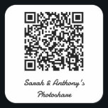 Gepersonaliseerde QR-code Wedding Photo Share Webs Vierkante Sticker<br><div class="desc">Uw unieke QR-code en aangepaste tekst benadrukken deze vierkante stickers die zijn ontworpen voor het delen van trouwfoto's tussen gasten.</div>