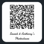 Gepersonaliseerde QR-code Wedding Photo Share Webs Vierkante Sticker<br><div class="desc">Uw unieke QR-code en aangepaste tekst benadrukken deze vierkante stickers die zijn ontworpen voor het delen van trouwfoto's tussen gasten.</div>