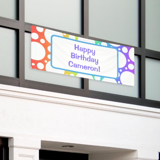 Gepersonaliseerde Rainbow Birthday Banner (Buitenkant Gebouw)