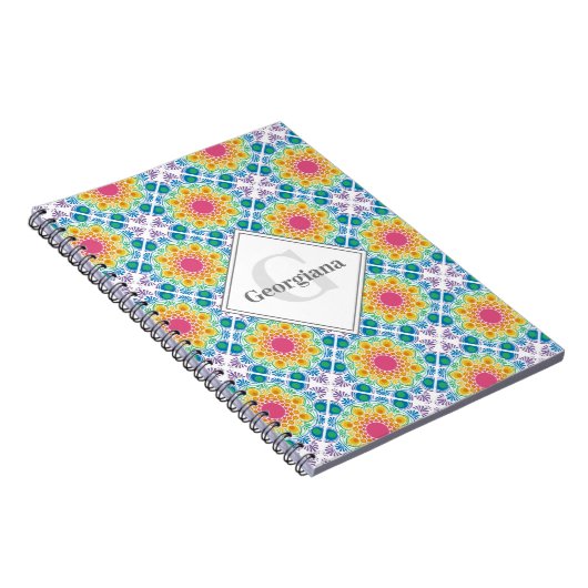 Gepersonaliseerde Rainbow Floral Mandala Diamond T Notitieboek (Rechterzijde)
