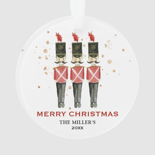 Gepersonaliseerde Red & Gold Notenkraker Vrolijk K Ornament (achterkant)