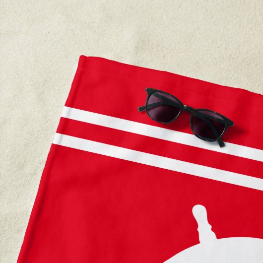 Gepersonaliseerde Red Ship Wheel Nautisch Families Strandlaken (In situ)