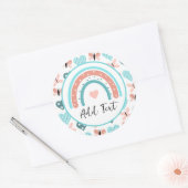 Gepersonaliseerde regenbogen, buiken en harten ronde sticker (Envelop)