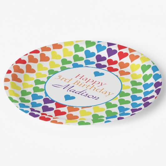 Gepersonaliseerde regenbooghartdag papieren bordje (Gekanteld)