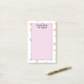 Gepersonaliseerde regenboogharten vanaf het bureau post-it® notes (Op bureau)