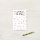 Gepersonaliseerde regenboogharten vanaf het bureau post-it® notes (Op bureau)
