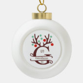Gepersonaliseerde rendierAntlers Familienaam "G" Keramische Bal Ornament (Voorkant)