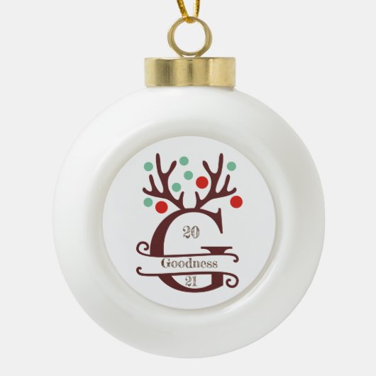 Gepersonaliseerde rendierAntlers Familienaam "G" Keramische Bal Ornament (Voorkant)