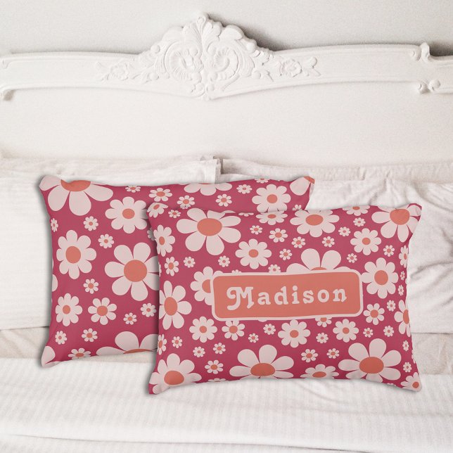 Gepersonaliseerde Retro 70s Bloemen Sinaasappel Ro Accent Kussen (Retro 70s vintage daisy pattern groovy typography pink and orange  personalized pillow)