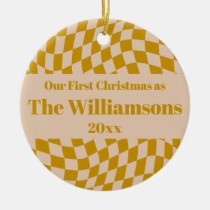 Gepersonaliseerde Retro Geel Checkerboard Kerstmis Keramisch Ornament