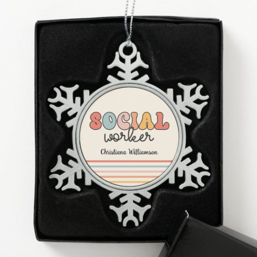 Gepersonaliseerde retro sociaal werker tin sneeuwvlok ornament (Kistje)