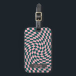 Gepersonaliseerde Retro Verkeerde Groene Roze Geco Bagagelabel<br><div class="desc">Met de terugdraaiing wordt het controllerbordontwerp gecontroleerd in een diepe groene en roze kleurencombinatie van oerwoud. Retro checkerboard twirled 70 psychedelische stijl modern design home decor,  studentenkamer,  kantoor- en schoolproducten en terugkerende geschoolde geschenken.</div>